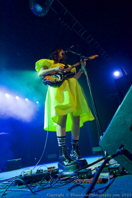 Juliana Madrid, Roseland Theater, photo by John Alcala