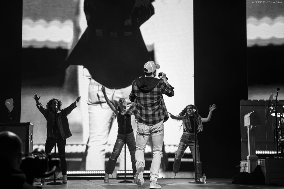 Photos of Walker Hayes at Moda Center on Nov. 11, 2022 Vortex Music Magazine