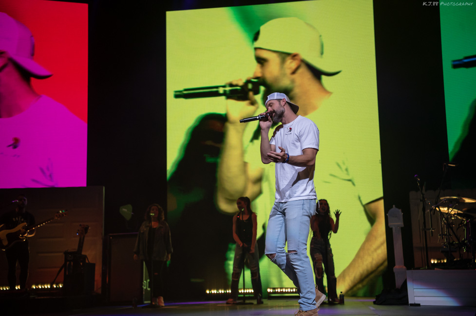 Walker Hayes, Moda Center, photo by Kevin Pettigrew