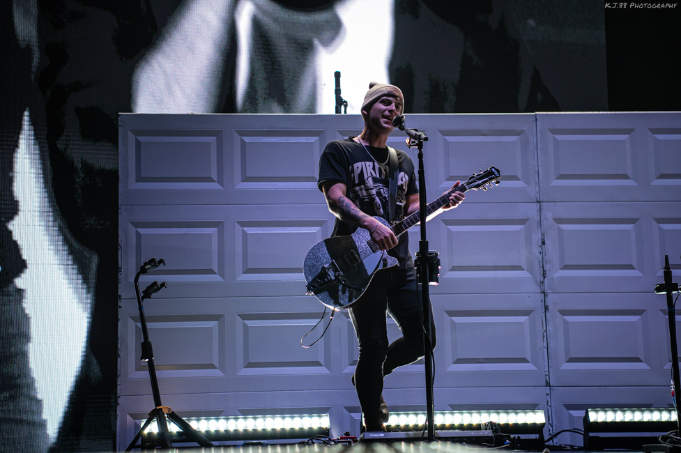 Walker Hayes, Moda Center, photo by Kevin Pettigrew