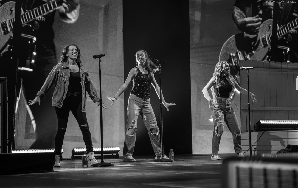 Walker Hayes, Moda Center, photo by Kevin Pettigrew