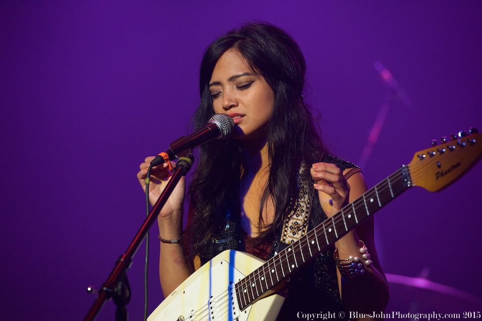 Moon By You, Hawthorne Theatre, photo by John Alcala
