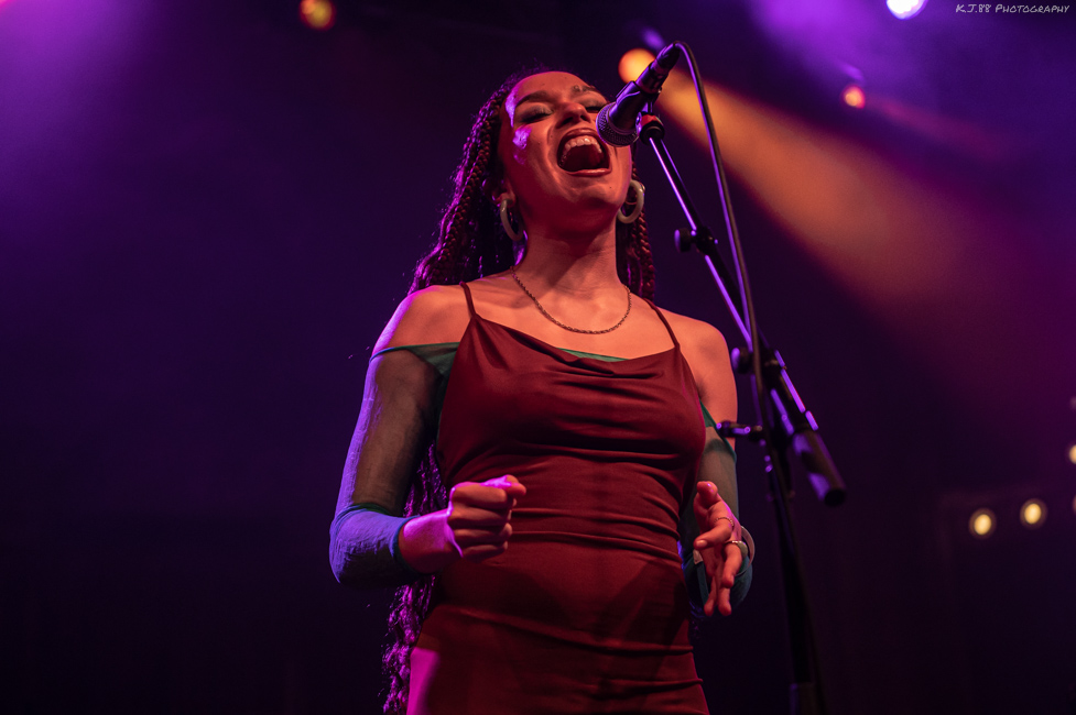 Lo Steele, Crystal Ballroom, photo by Kevin Pettigrew