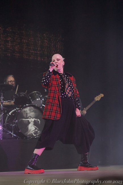 Garbage, RV Inn Style Resorts Amphitheater, photo by John Alcala