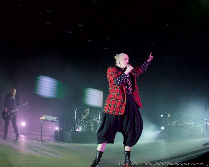 Garbage, RV Inn Style Resorts Amphitheater, photo by John Alcala