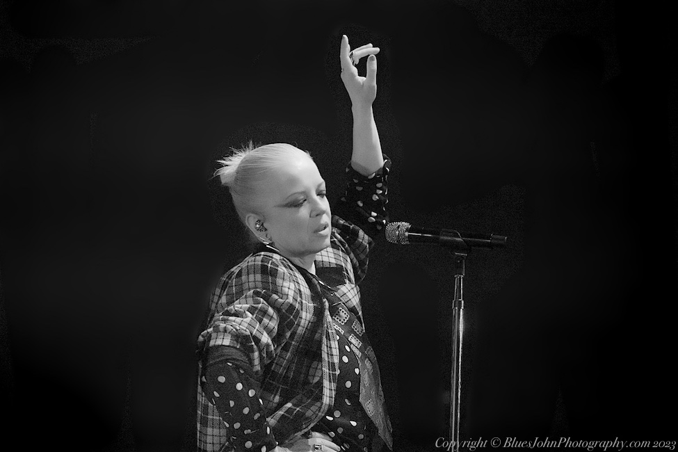 Garbage, RV Inn Style Resorts Amphitheater, photo by John Alcala