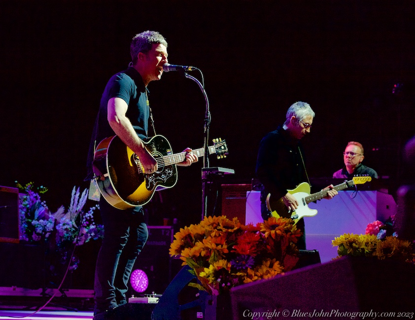Noel Gallagher's High Flying Birds, RV Inn Style Resorts Amphitheater, photo by John Alcala