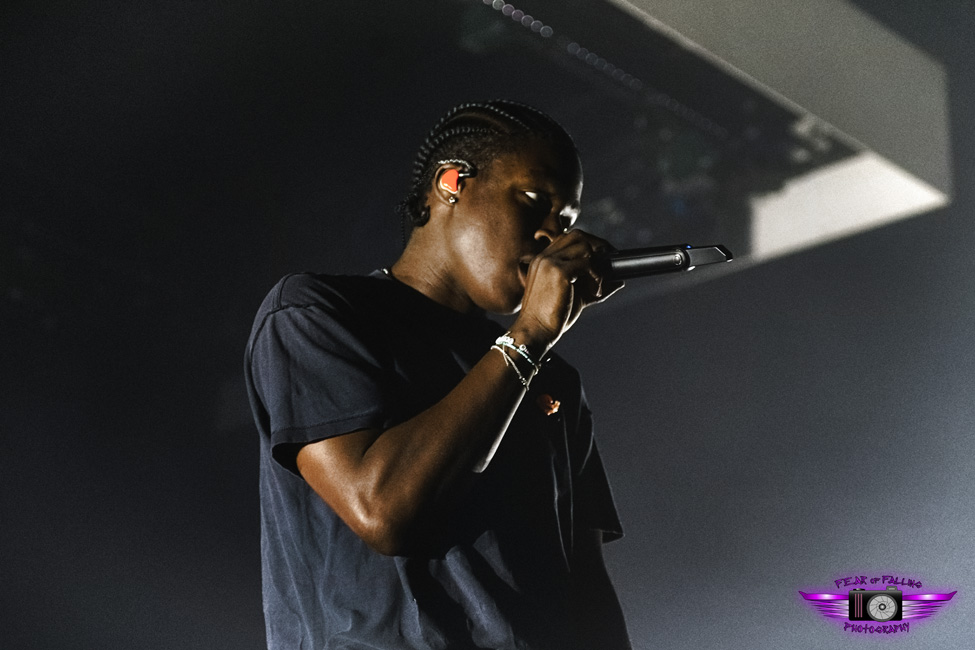 Daniel Caesar, Moda Center, photo by Joshua Hathaway