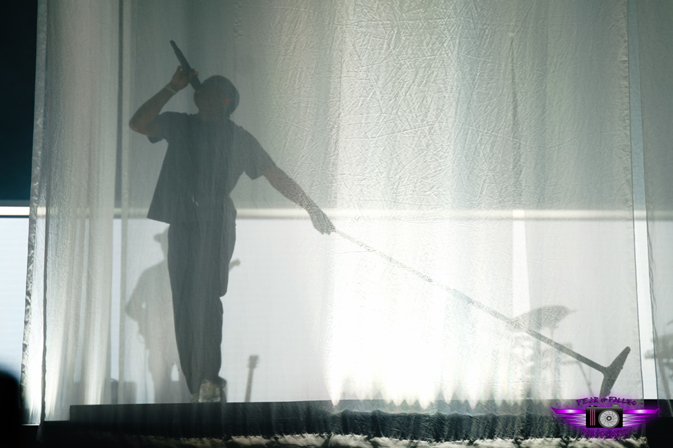 Daniel Caesar, Moda Center, photo by Joshua Hathaway