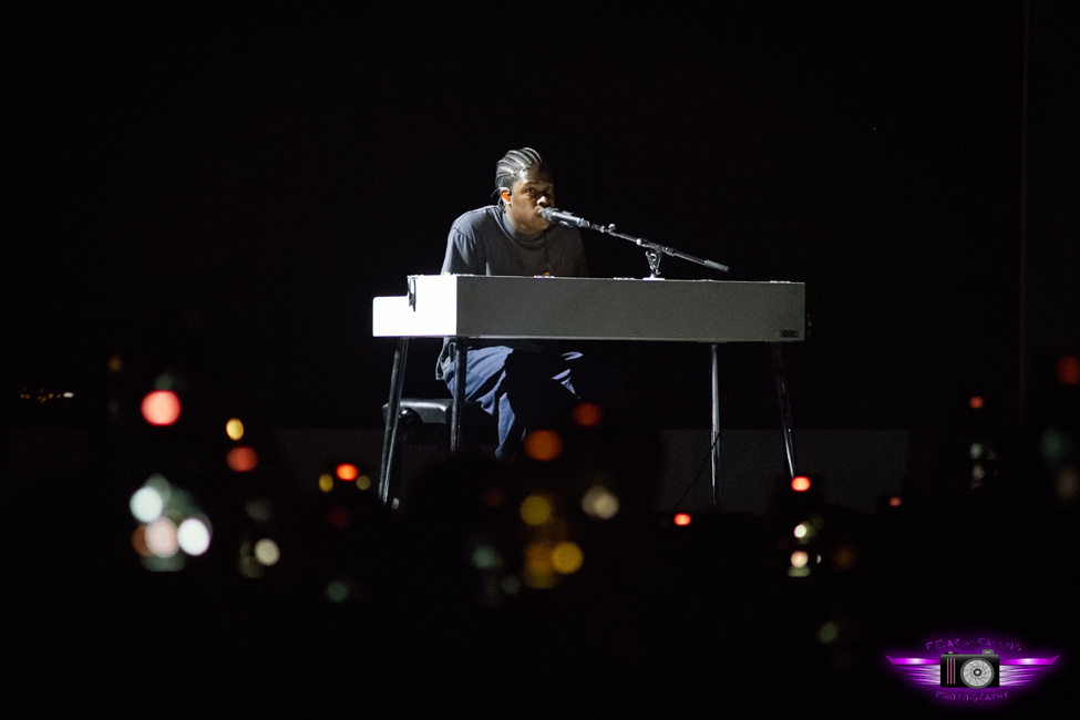 Daniel Caesar, Moda Center, photo by Joshua Hathaway