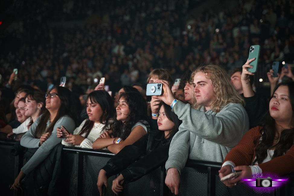 Daniel Caesar, Moda Center, photo by Joshua Hathaway