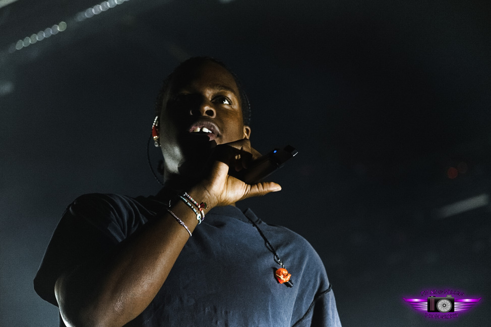 Daniel Caesar, Moda Center, photo by Joshua Hathaway