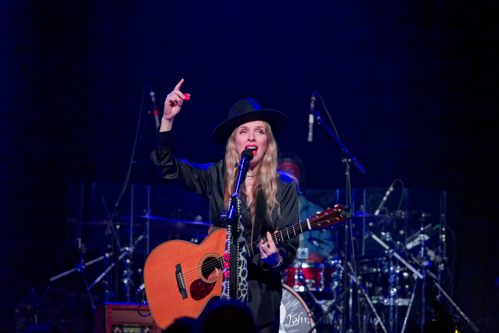 ZZ Ward, Revolution Hall, photo by John Alcala