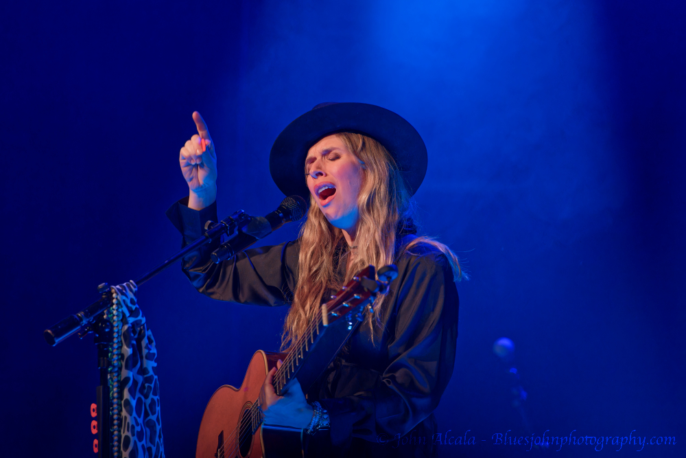 ZZ Ward, Revolution Hall, photo by John Alcala
