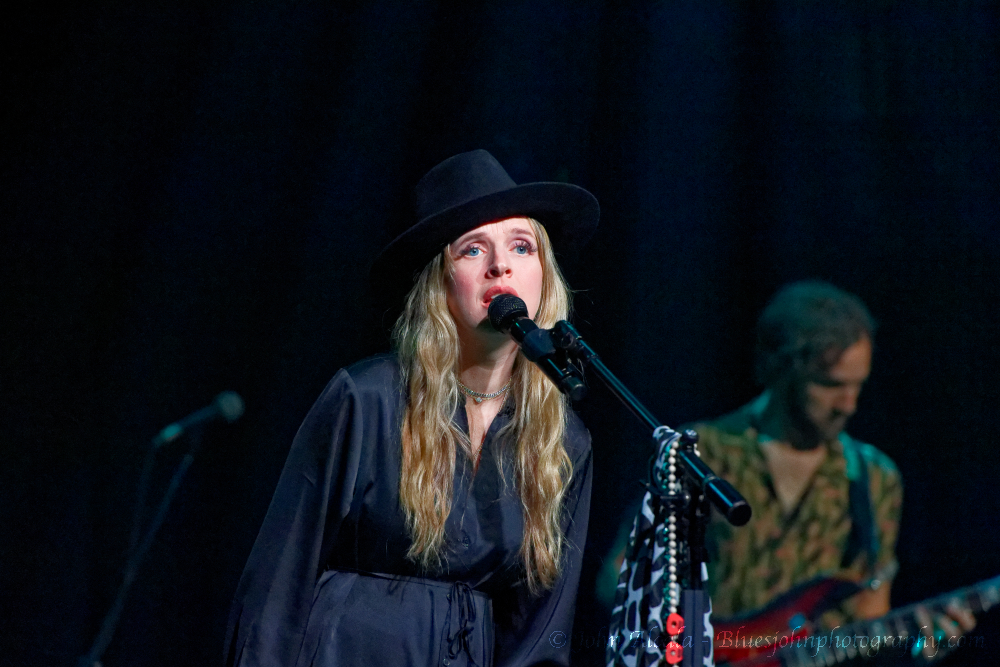 ZZ Ward, Revolution Hall, photo by John Alcala
