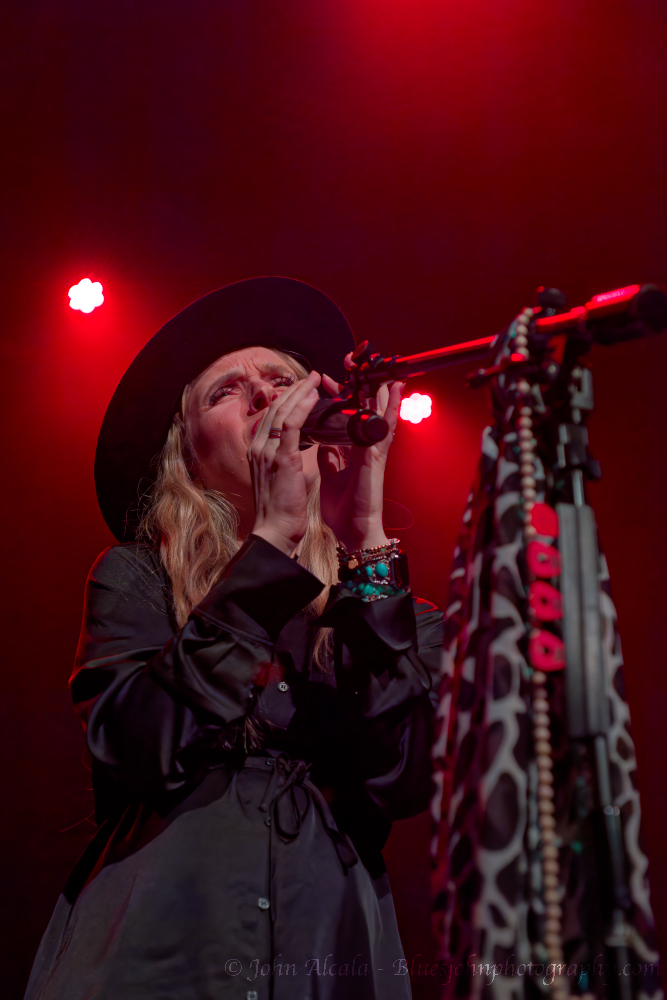 ZZ Ward, Revolution Hall, photo by John Alcala