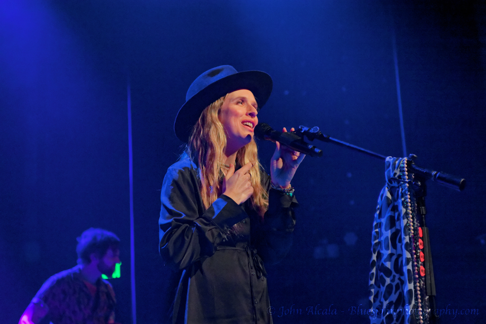 ZZ Ward, Revolution Hall, photo by John Alcala