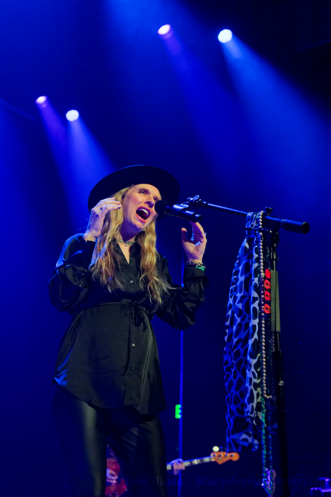 ZZ Ward, Revolution Hall, photo by John Alcala