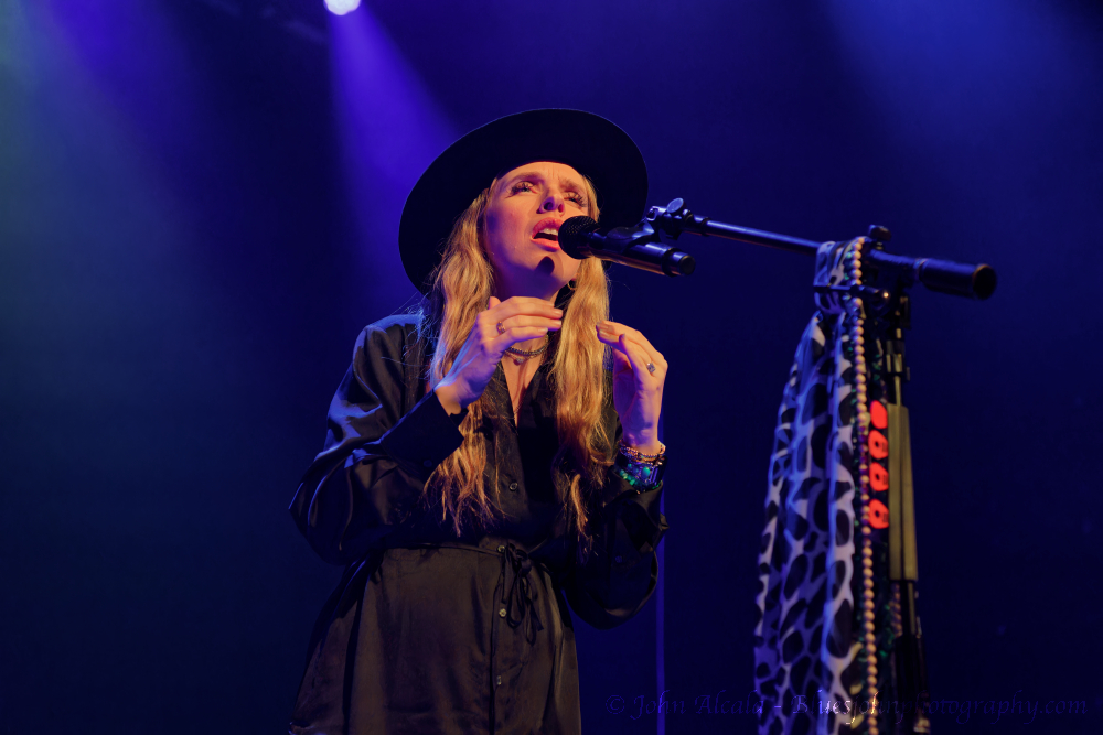 ZZ Ward, Revolution Hall, photo by John Alcala