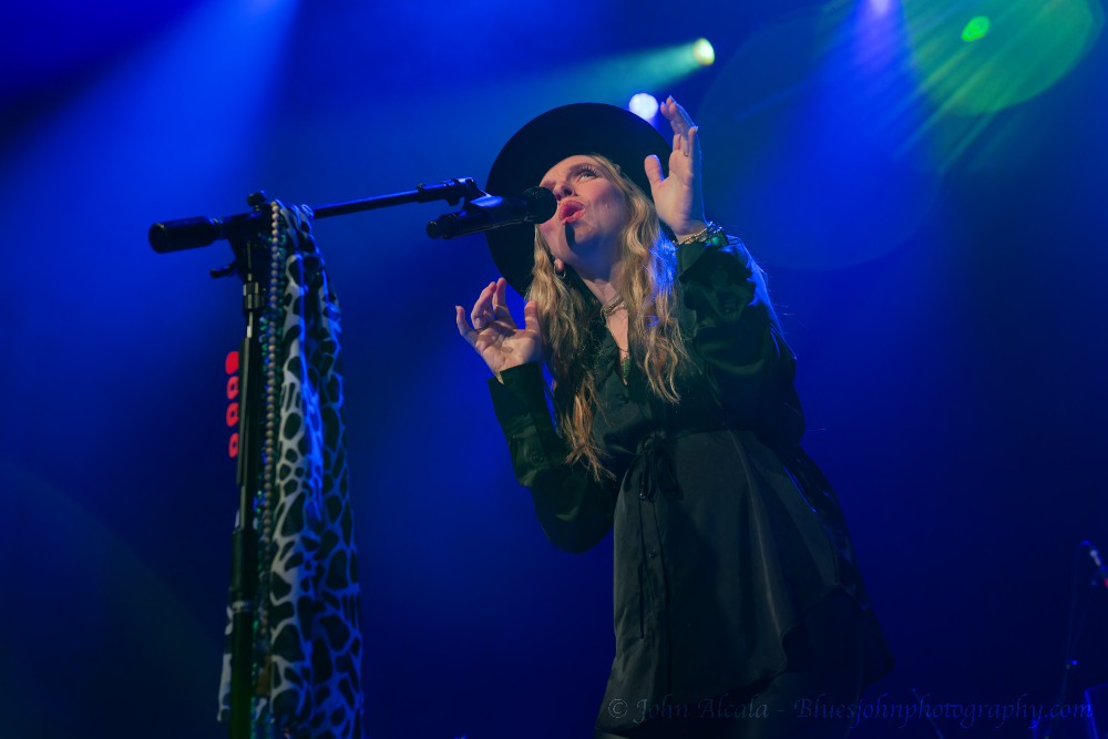 ZZ Ward, Revolution Hall, photo by John Alcala