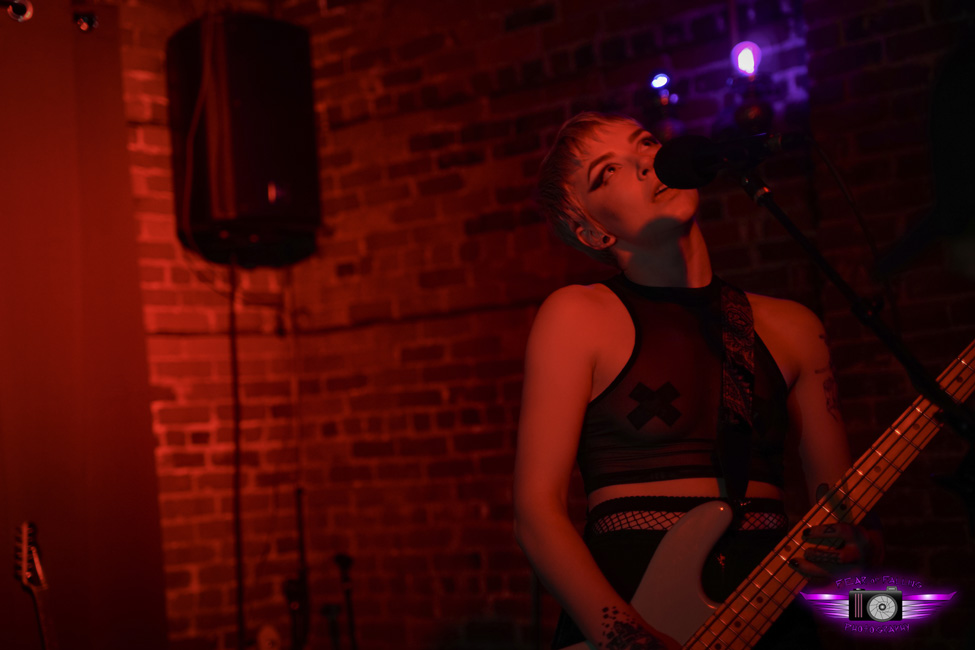 Itchy Kitty, The Swan Dive, photo by Joshua Hathaway