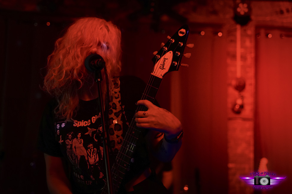 Itchy Kitty, The Swan Dive, photo by Joshua Hathaway