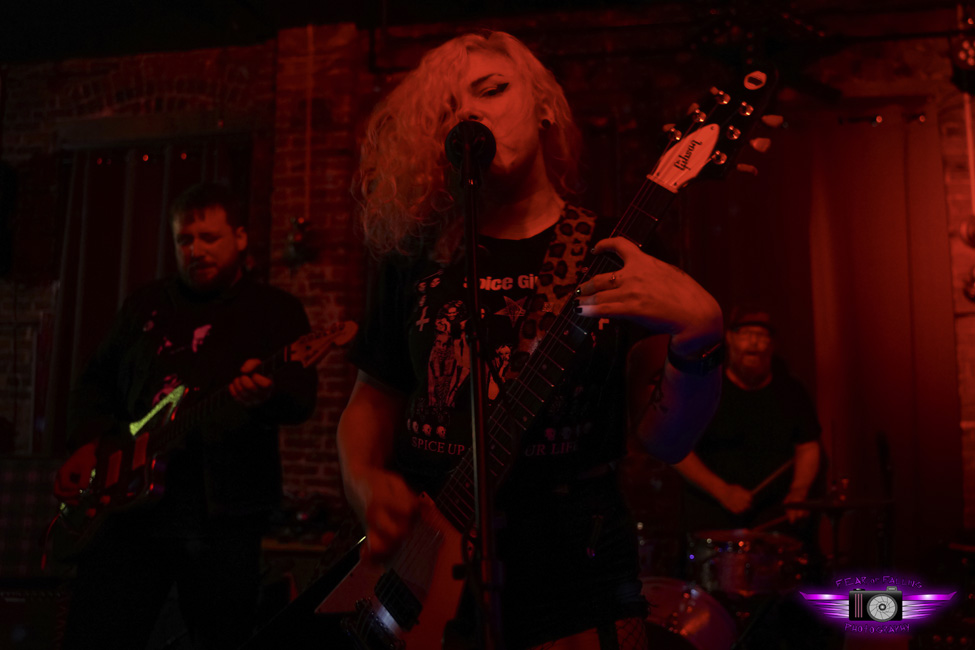 Itchy Kitty, The Swan Dive, photo by Joshua Hathaway