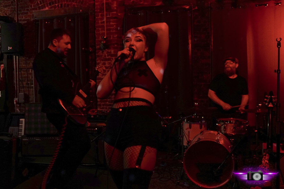 Itchy Kitty, The Swan Dive, photo by Joshua Hathaway