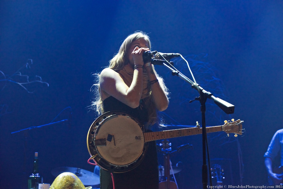 Shook Twins, Revolution Hall, photo by John Alcala