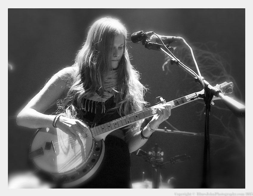 Shook Twins, Revolution Hall, photo by John Alcala
