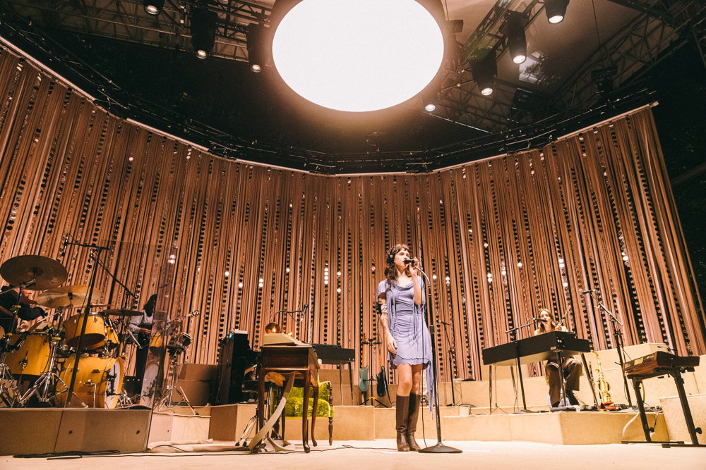 Clairo, Edgefield Amphitheater, photo by Blake Sourisseau
