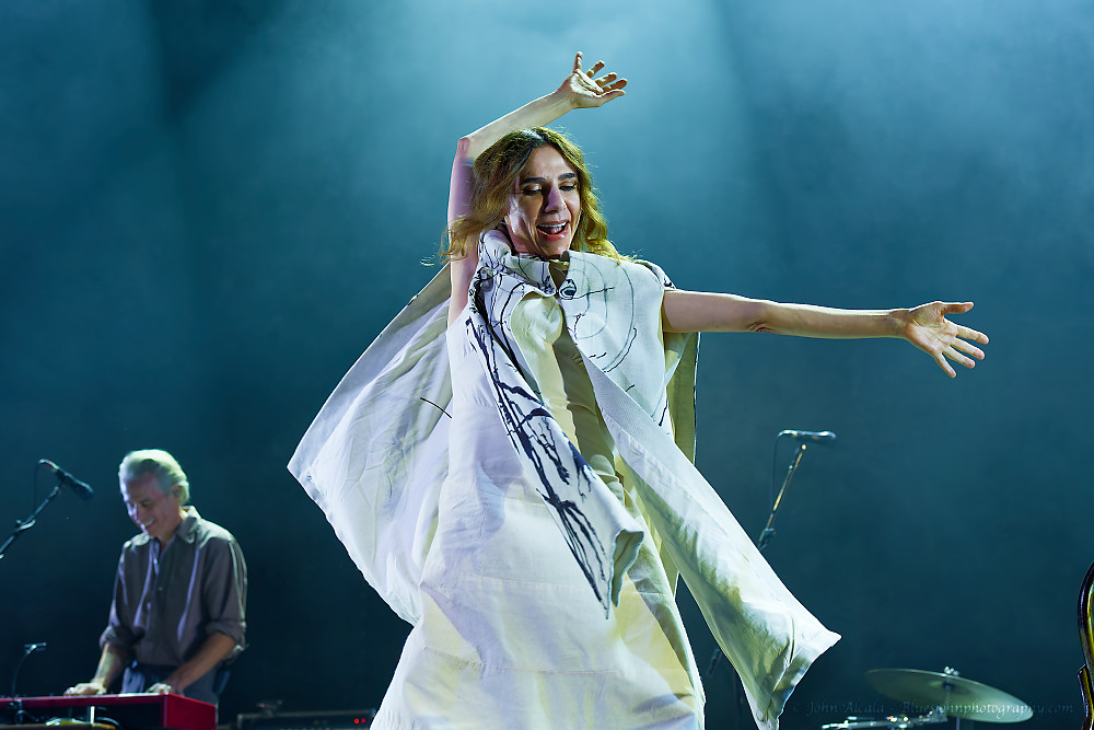 PJ Harvey, Moda Center, photo by John Alcala