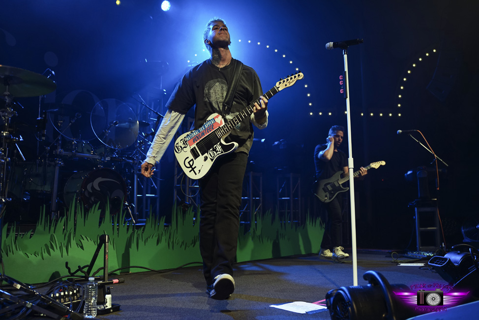 girlfriends, Crystal Ballroom, photo by Joshua Hathaway