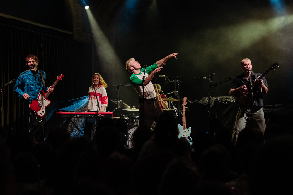 Good Neighbours, Crystal Ballroom, photo by Kai Hayashi
