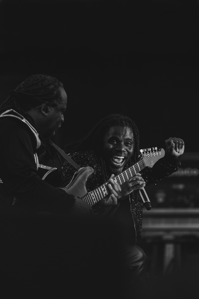 Earth, Wind & Fire, Hayden Homes Amphitheater, photo by Ben Coles