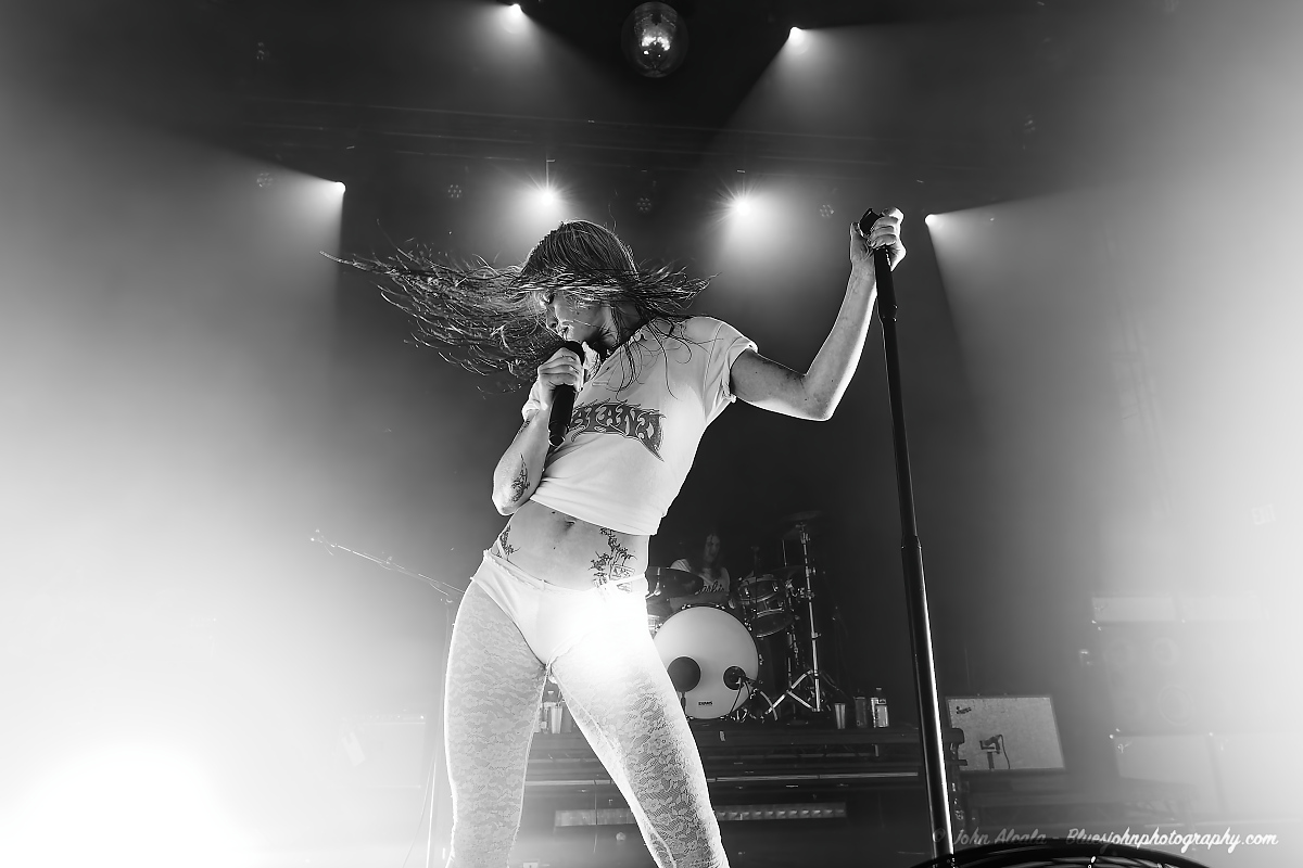 Wet Leg, Revolution Hall, photo by John Alcala