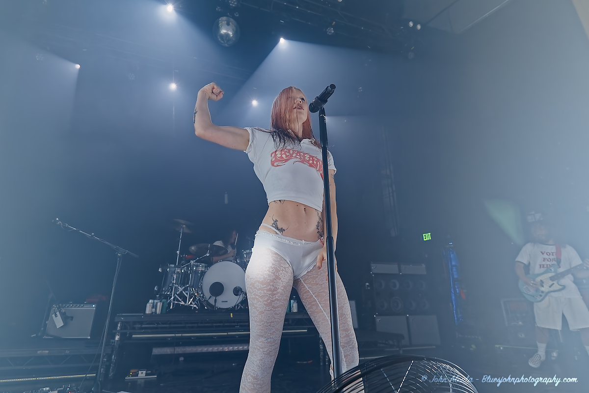 Wet Leg, Revolution Hall, photo by John Alcala