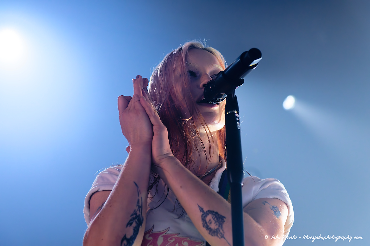 Wet Leg, Revolution Hall, photo by John Alcala