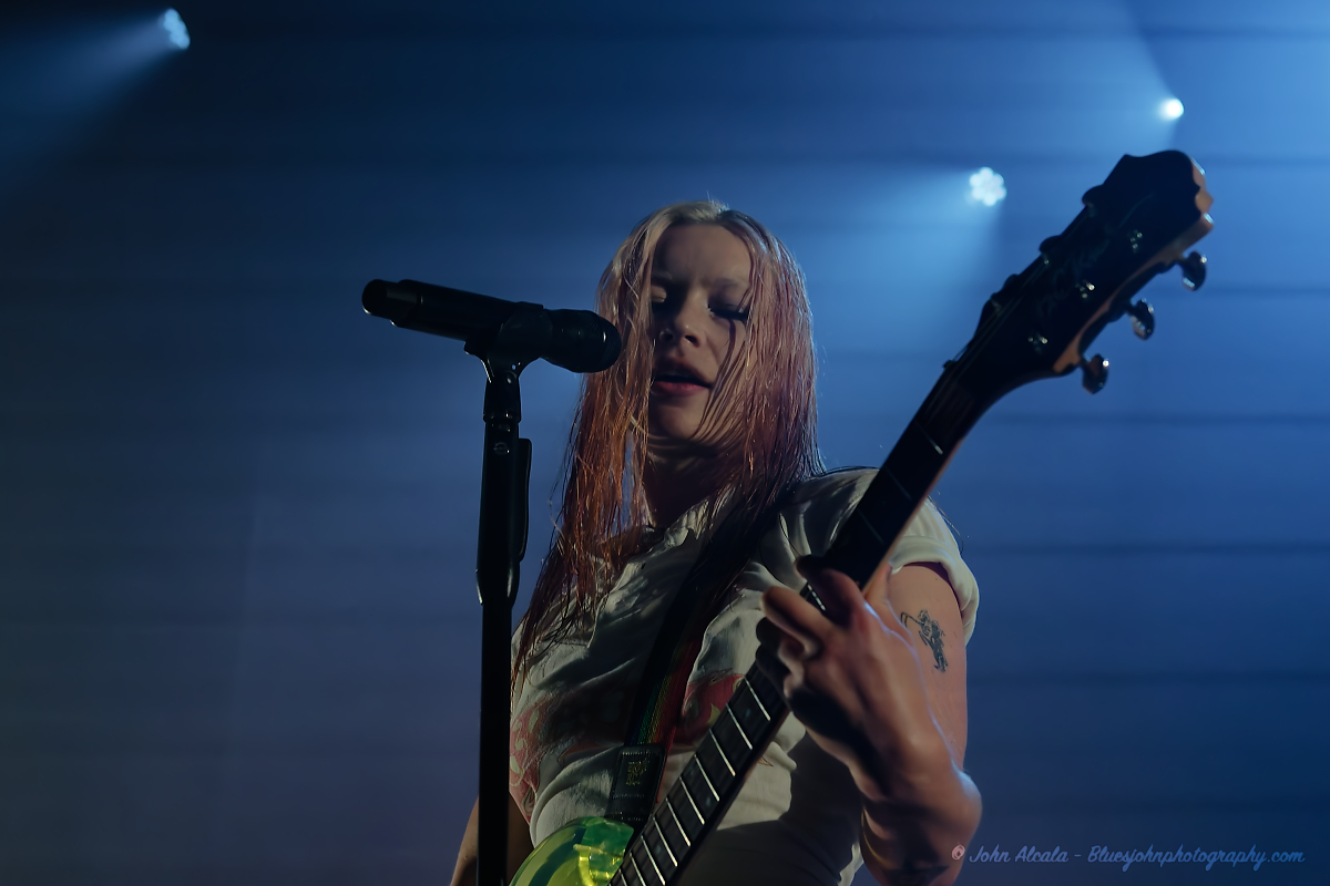 Wet Leg, Revolution Hall, photo by John Alcala