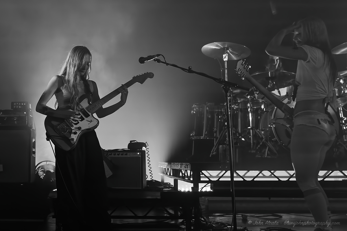 Wet Leg, Revolution Hall, photo by John Alcala