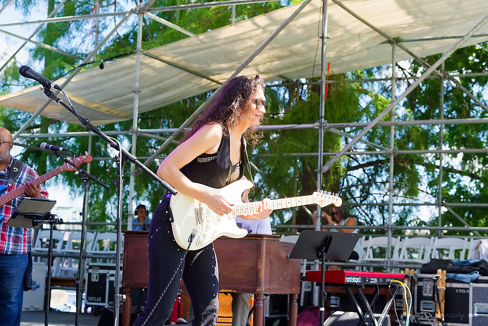 Lilla, Tom McCall Waterfront Park, photo by John Alcala