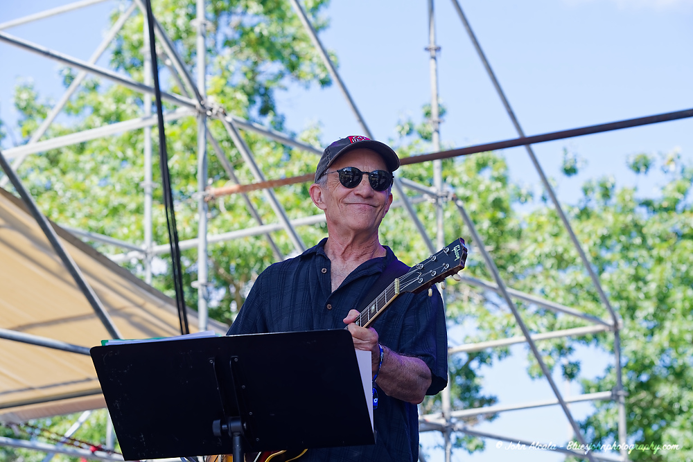 Lilla, Tom McCall Waterfront Park, photo by John Alcala