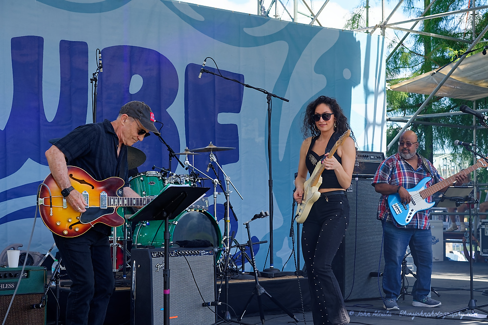 Lilla, Tom McCall Waterfront Park, photo by John Alcala