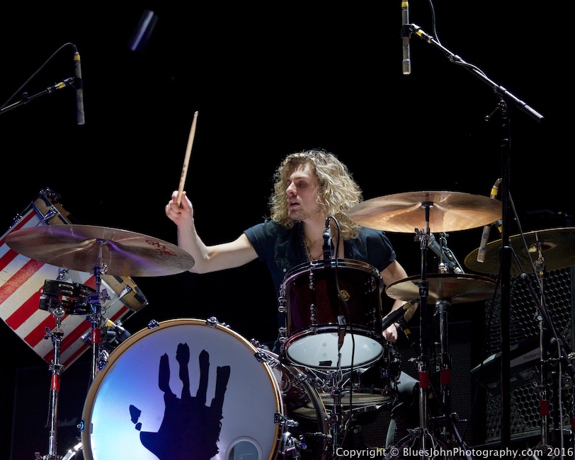 Tyler Bryant & the Shakedown, Tacoma Dome, photo by John Alcala