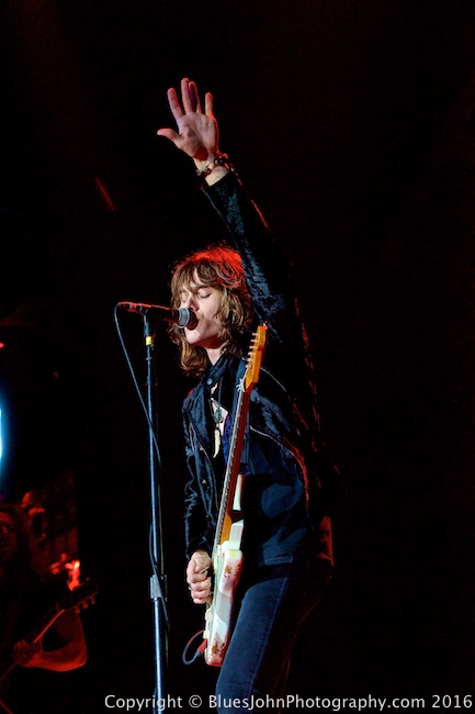 Tyler Bryant & the Shakedown, Tacoma Dome, photo by John Alcala