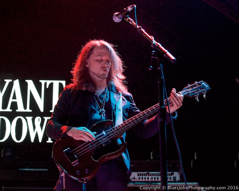 Tyler Bryant & the Shakedown, Tacoma Dome, photo by John Alcala
