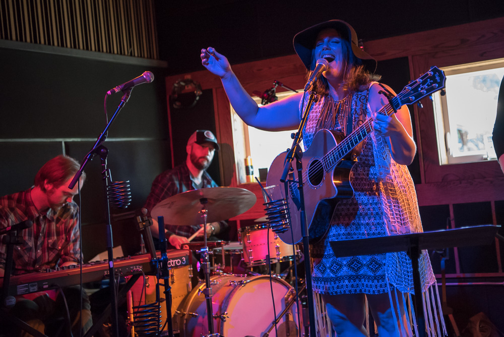 Elke Robitaille, Alberta Street Pub, photo by Miss Ellanea