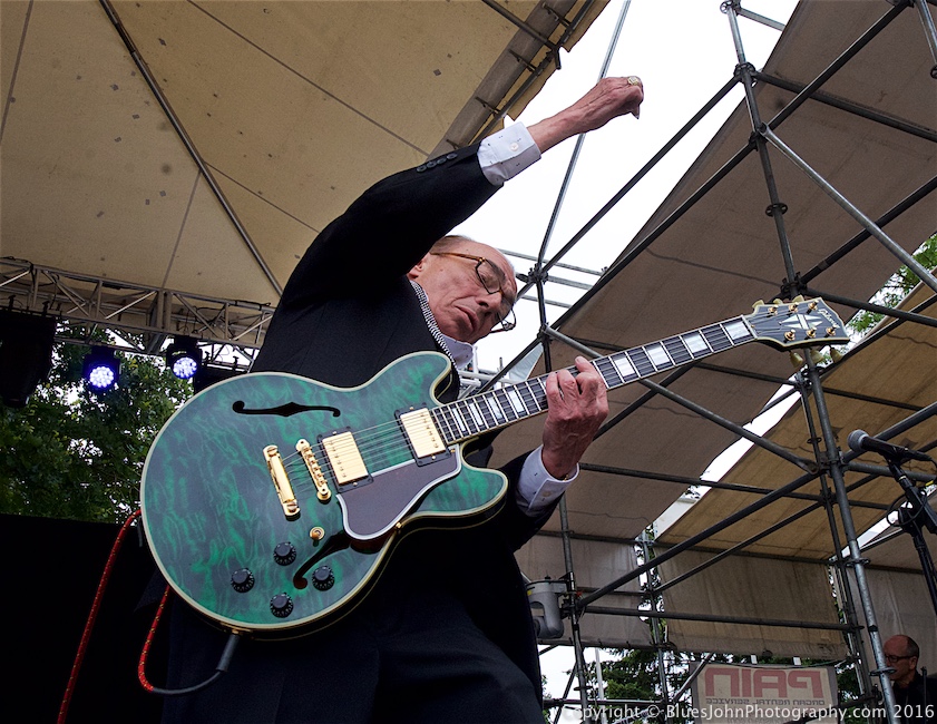 Waterfront Blues Festival, Tom McCall Waterfront Park, photo by John Alcala
