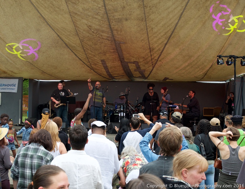 Farnell Newton, The Othership Connection, Arietta Ward, Cathedral Park Jazz Festival, photo by John Alcala