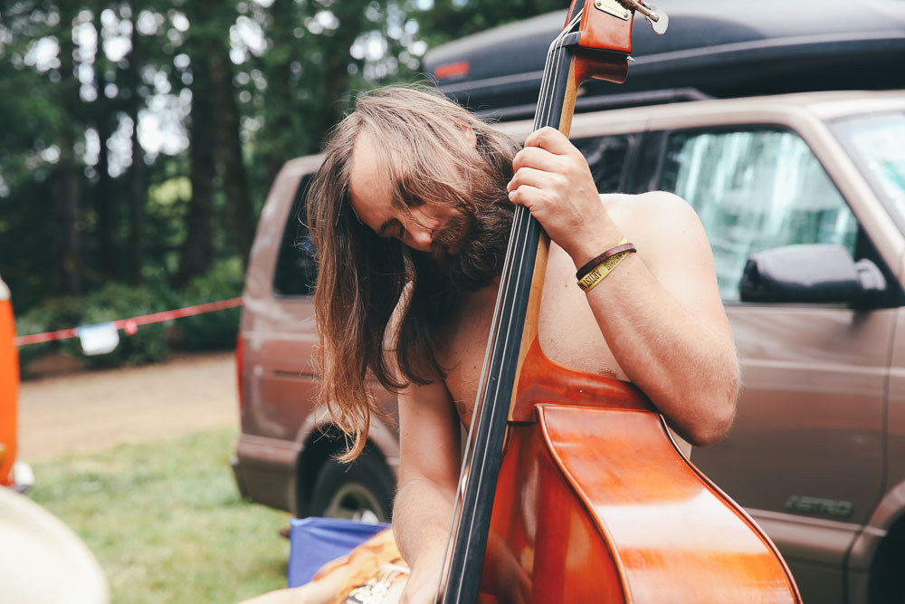 Shook Twins, Northwest String Summit, Horning's Hideout, photo by Jessie McCall